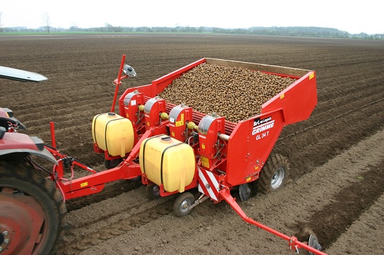 Навесные картофелесажалки для трактора